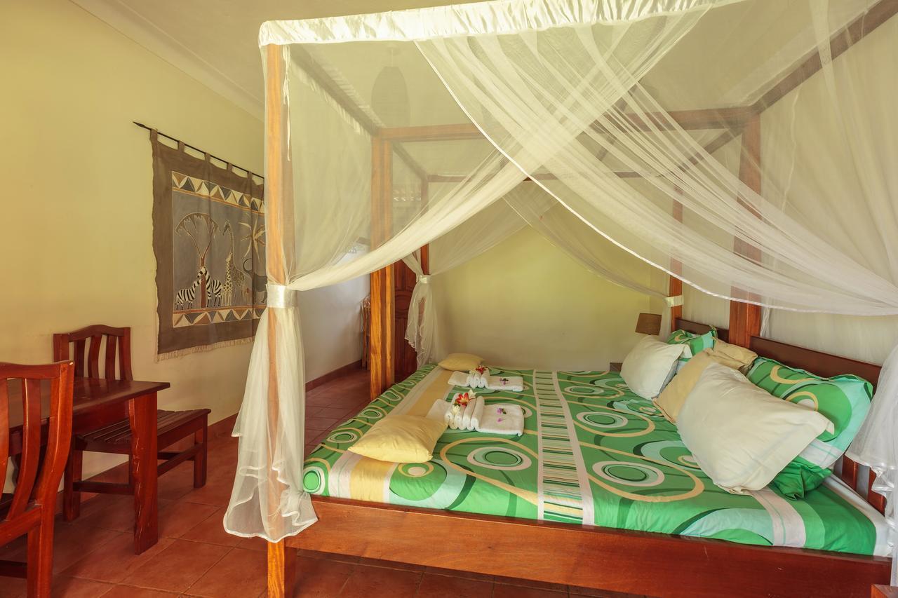 Airport Guesthouse Entebbe Exterior photo