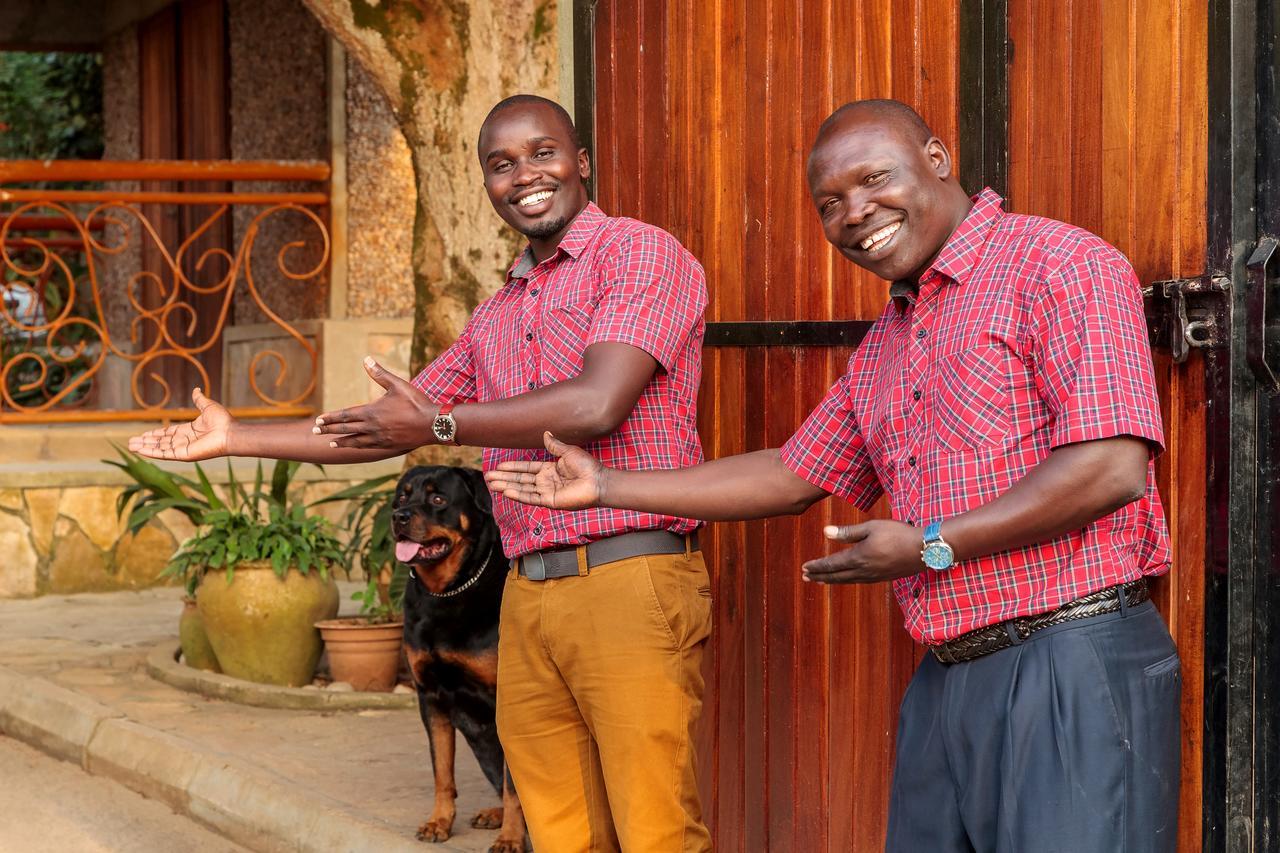 Airport Guesthouse Entebbe Exterior photo