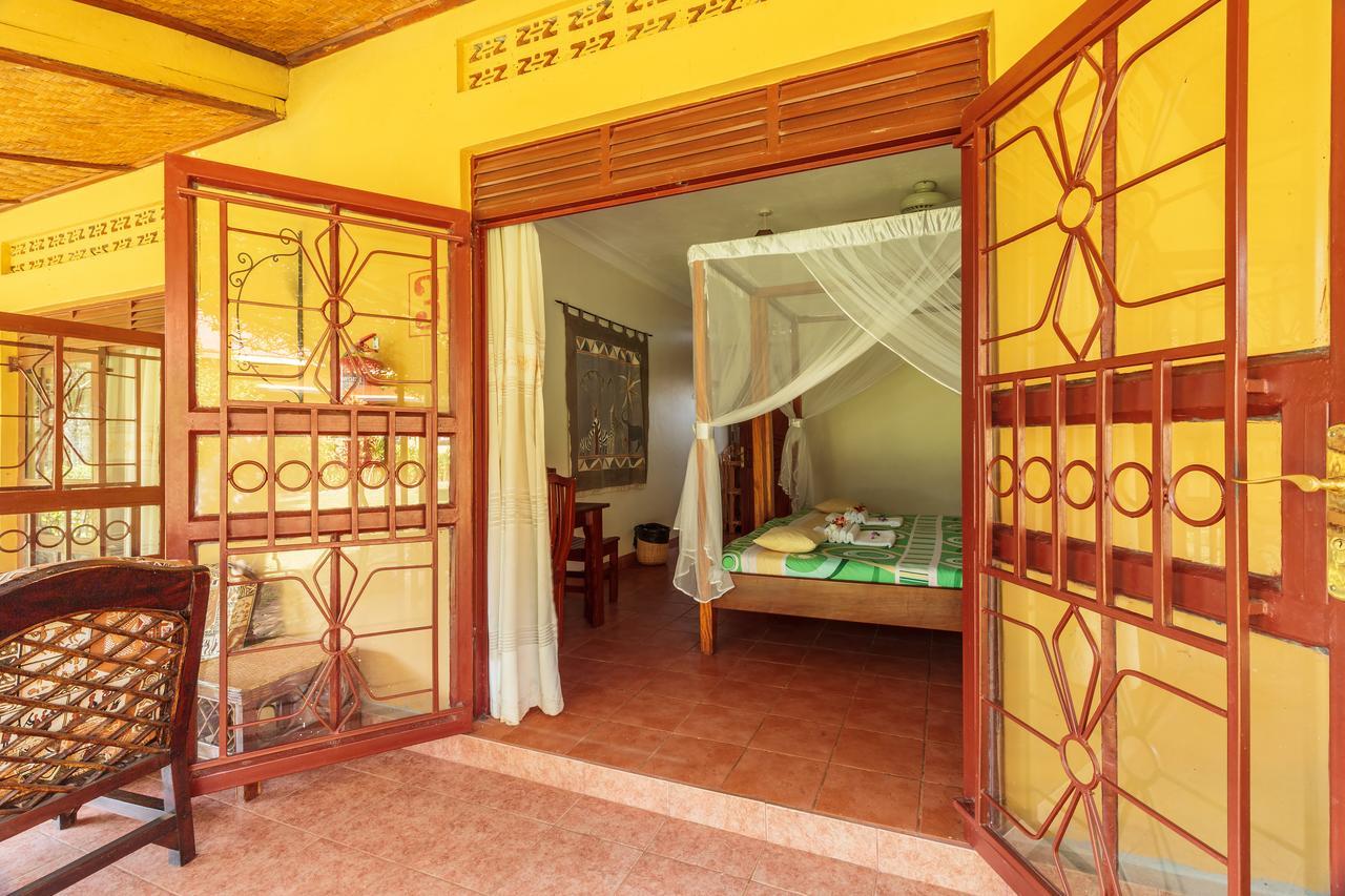 Airport Guesthouse Entebbe Exterior photo