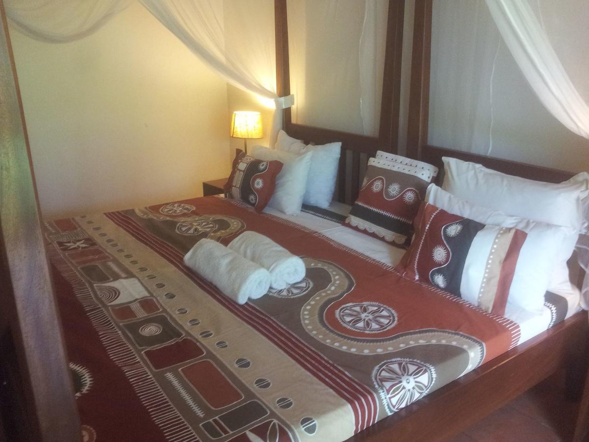 Airport Guesthouse Entebbe Exterior photo
